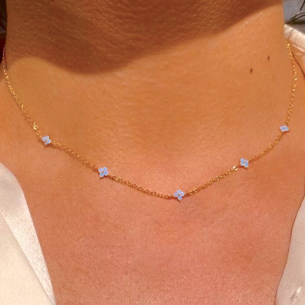 ✨✨Dainty Blue Flower Necklace✨✨